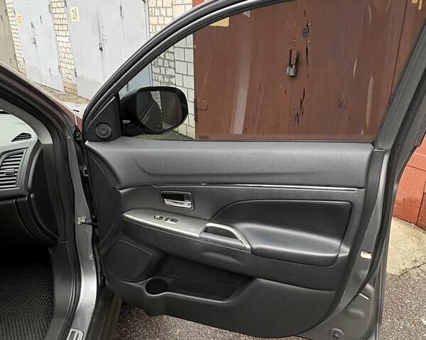 Серый Мицубиси Outlander Sport, объемом двигателя 2.4 л и пробегом 86 тыс. км за 15800 $, фото 22 на Automoto.ua