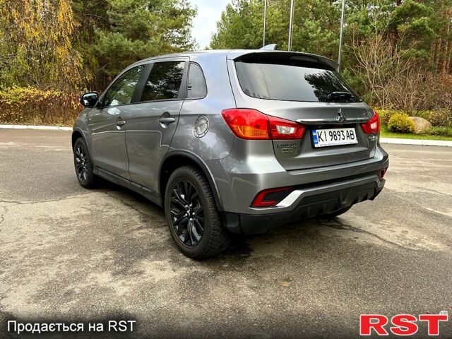 Серый Мицубиси Outlander Sport, объемом двигателя 2 л и пробегом 45 тыс. км за 17300 $, фото 6 на Automoto.ua