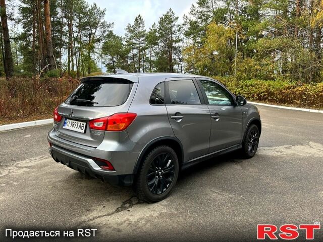 Серый Мицубиси Outlander Sport, объемом двигателя 2 л и пробегом 45 тыс. км за 17300 $, фото 4 на Automoto.ua