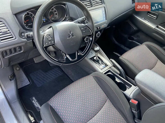 Серый Мицубиси Outlander Sport, объемом двигателя 2 л и пробегом 72 тыс. км за 16900 $, фото 9 на Automoto.ua