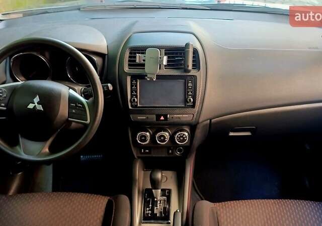 Серый Мицубиси Outlander Sport, объемом двигателя 2 л и пробегом 107 тыс. км за 12200 $, фото 18 на Automoto.ua