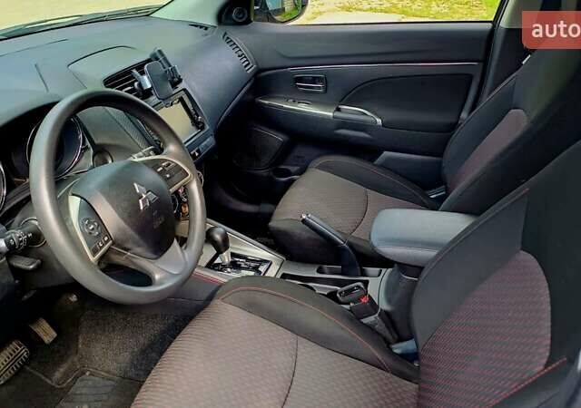 Серый Мицубиси Outlander Sport, объемом двигателя 2 л и пробегом 107 тыс. км за 12200 $, фото 10 на Automoto.ua
