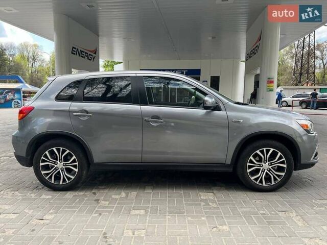 Серый Мицубиси Outlander Sport, объемом двигателя 2.36 л и пробегом 27 тыс. км за 15500 $, фото 4 на Automoto.ua