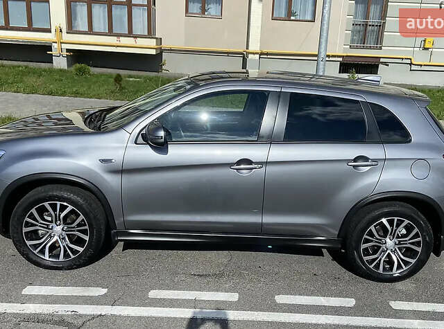 Серый Мицубиси Outlander Sport, объемом двигателя 2 л и пробегом 72 тыс. км за 16900 $, фото 3 на Automoto.ua