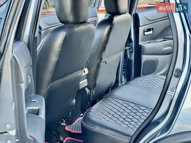 Серый Мицубиси Outlander Sport, объемом двигателя 2 л и пробегом 71 тыс. км за 13900 $, фото 28 на Automoto.ua