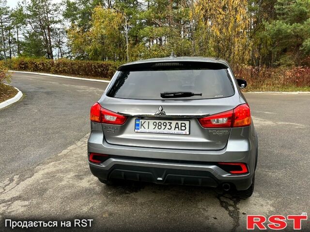 Серый Мицубиси Outlander Sport, объемом двигателя 2 л и пробегом 45 тыс. км за 17300 $, фото 5 на Automoto.ua