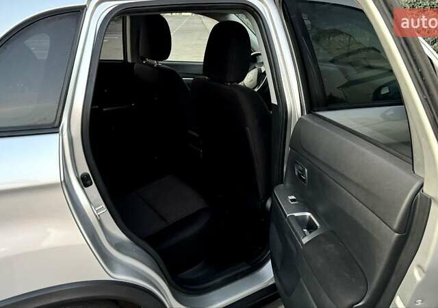 Серый Мицубиси Outlander Sport, объемом двигателя 2 л и пробегом 80 тыс. км за 13599 $, фото 7 на Automoto.ua