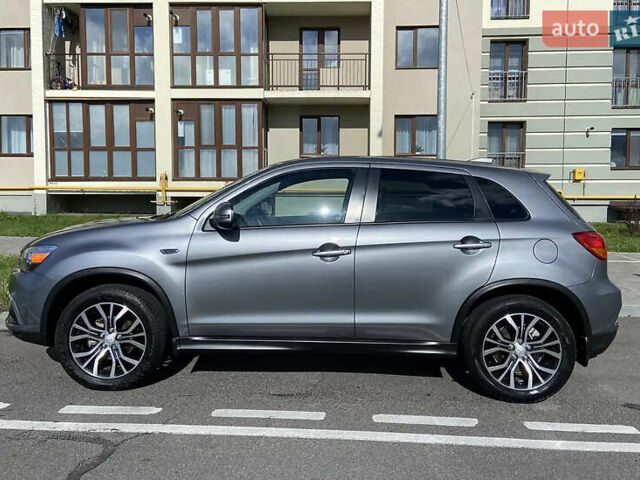 Серый Мицубиси Outlander Sport, объемом двигателя 2 л и пробегом 72 тыс. км за 16900 $, фото 2 на Automoto.ua