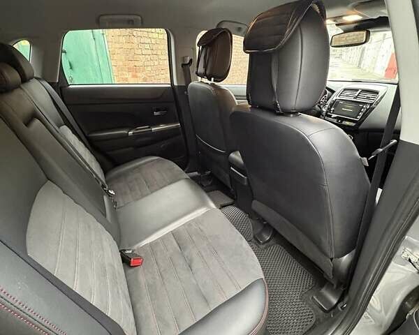 Серый Мицубиси Outlander Sport, объемом двигателя 2.4 л и пробегом 86 тыс. км за 15800 $, фото 8 на Automoto.ua