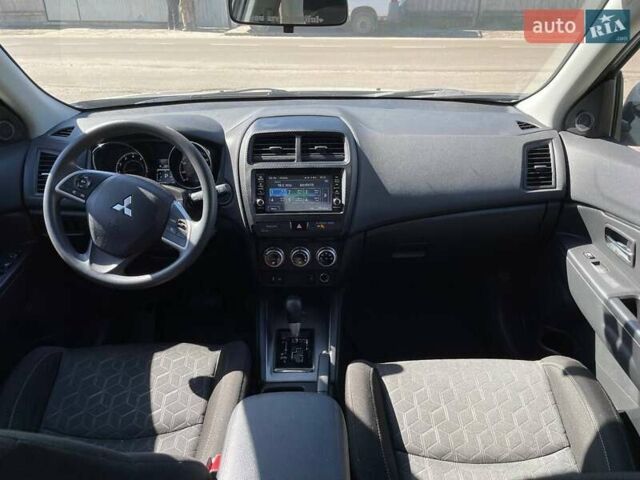 Серый Мицубиси Outlander Sport, объемом двигателя 2 л и пробегом 88 тыс. км за 15999 $, фото 10 на Automoto.ua