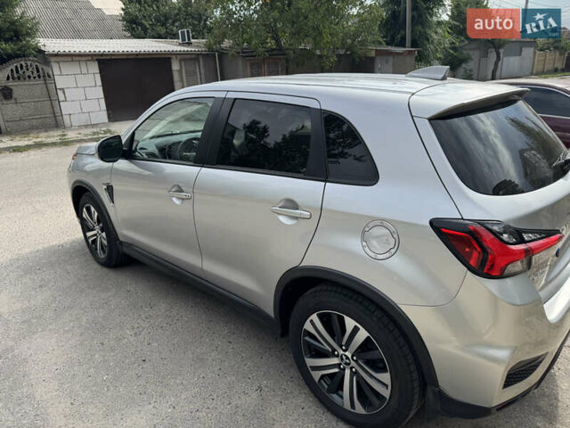 Серый Мицубиси Outlander Sport, объемом двигателя 2 л и пробегом 117 тыс. км за 17500 $, фото 4 на Automoto.ua