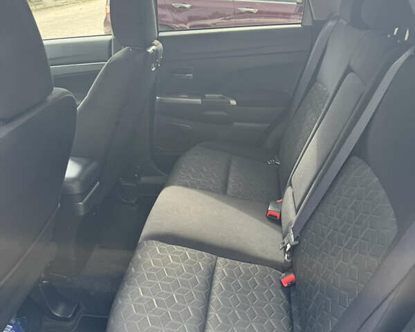 Серый Мицубиси Outlander Sport, объемом двигателя 2 л и пробегом 117 тыс. км за 17500 $, фото 9 на Automoto.ua