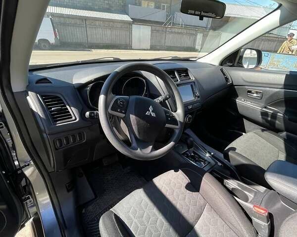 Серый Мицубиси Outlander Sport, объемом двигателя 2 л и пробегом 88 тыс. км за 15999 $, фото 18 на Automoto.ua