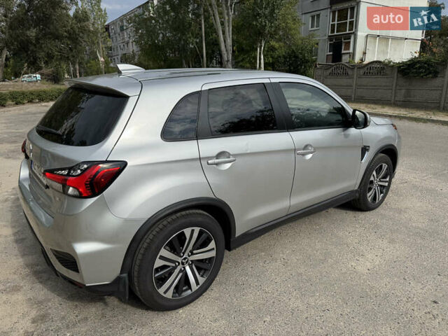 Серый Мицубиси Outlander Sport, объемом двигателя 2 л и пробегом 117 тыс. км за 17500 $, фото 2 на Automoto.ua