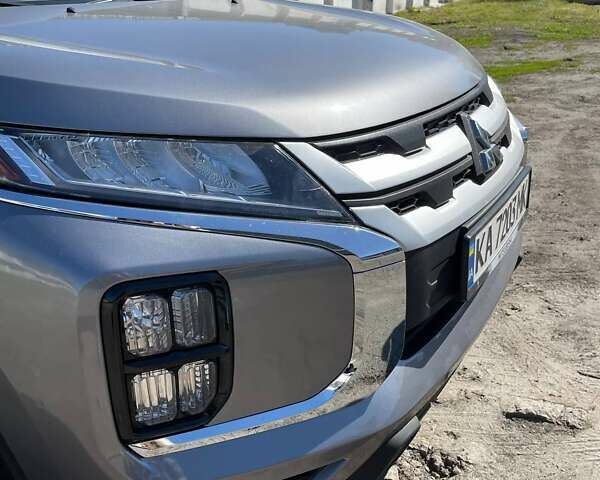 Серый Мицубиси Outlander Sport, объемом двигателя 2 л и пробегом 88 тыс. км за 15999 $, фото 3 на Automoto.ua