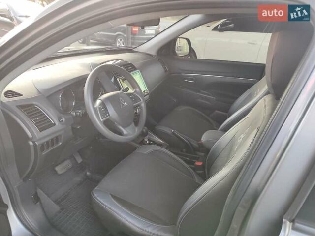 Серый Мицубиси Outlander Sport, объемом двигателя 2 л и пробегом 70 тыс. км за 17200 $, фото 2 на Automoto.ua