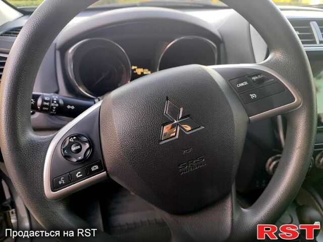 Серый Мицубиси Outlander Sport, объемом двигателя 2 л и пробегом 70 тыс. км за 17200 $, фото 4 на Automoto.ua