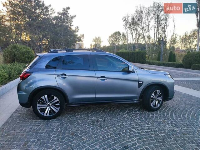 Серый Мицубиси Outlander Sport, объемом двигателя 2 л и пробегом 70 тыс. км за 17200 $, фото 7 на Automoto.ua