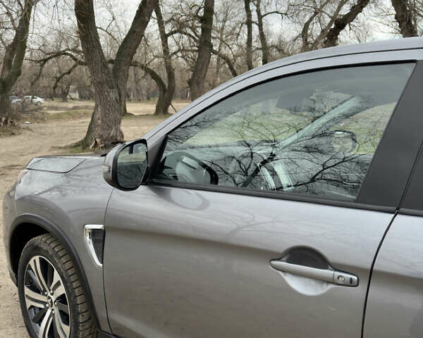 Серый Мицубиси Outlander Sport, объемом двигателя 2 л и пробегом 105 тыс. км за 17600 $, фото 10 на Automoto.ua