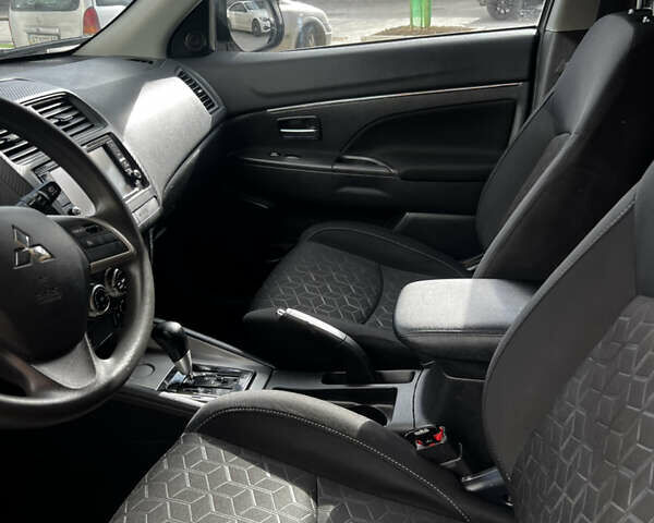 Сірий Міцубісі Outlander Sport, об'ємом двигуна 2 л та пробігом 133 тис. км за 16300 $, фото 12 на Automoto.ua