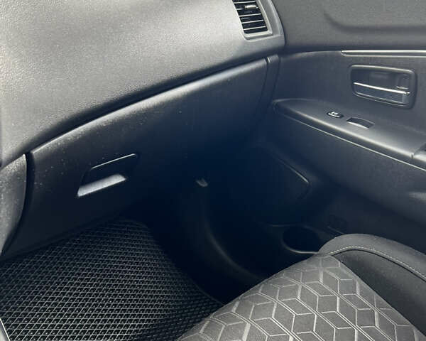 Сірий Міцубісі Outlander Sport, об'ємом двигуна 2 л та пробігом 133 тис. км за 16300 $, фото 20 на Automoto.ua