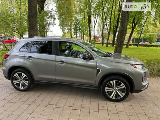 Серый Мицубиси Outlander Sport, объемом двигателя 2 л и пробегом 48 тыс. км за 17850 $, фото 4 на Automoto.ua