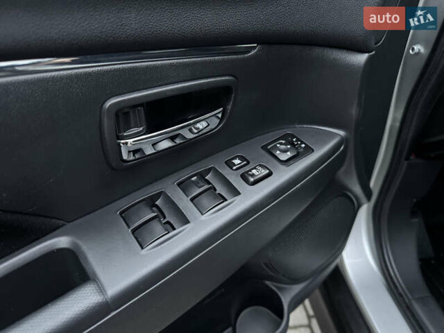 Сірий Міцубісі Outlander Sport, об'ємом двигуна 2 л та пробігом 40 тис. км за 15700 $, фото 16 на Automoto.ua