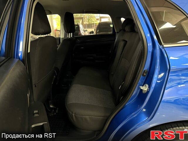 Синий Мицубиси Outlander Sport, объемом двигателя 2.4 л и пробегом 107 тыс. км за 12600 $, фото 6 на Automoto.ua