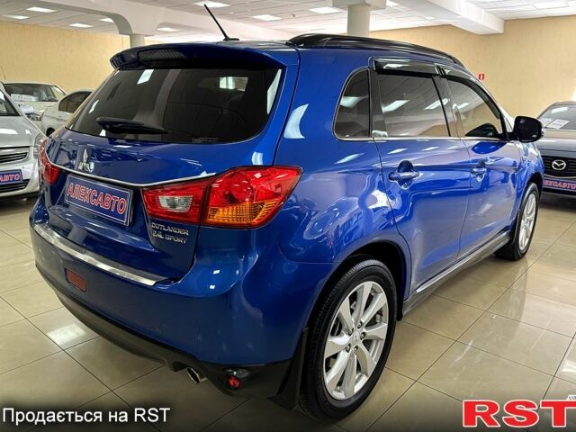 Синий Мицубиси Outlander Sport, объемом двигателя 2.4 л и пробегом 107 тыс. км за 12600 $, фото 4 на Automoto.ua