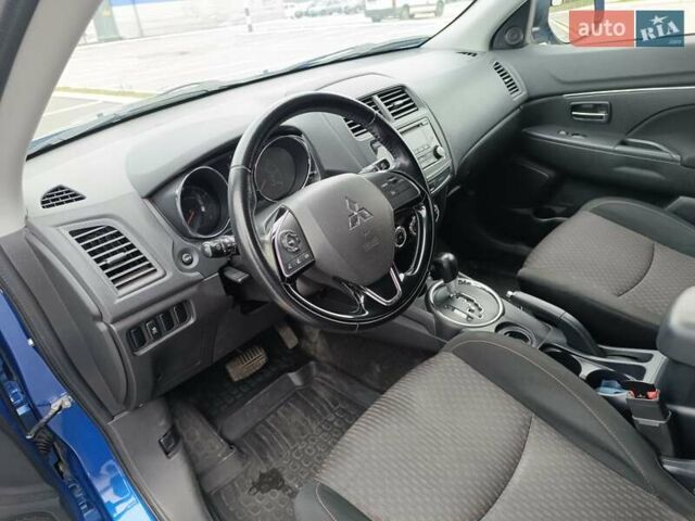 Синий Мицубиси Outlander Sport, объемом двигателя 2 л и пробегом 105 тыс. км за 14000 $, фото 9 на Automoto.ua