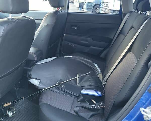 Синий Мицубиси Outlander Sport, объемом двигателя 2 л и пробегом 136 тыс. км за 13800 $, фото 13 на Automoto.ua