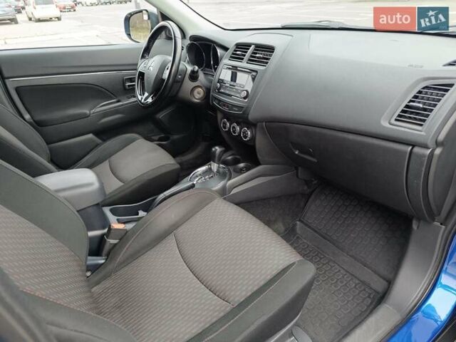 Синий Мицубиси Outlander Sport, объемом двигателя 2 л и пробегом 105 тыс. км за 14000 $, фото 7 на Automoto.ua