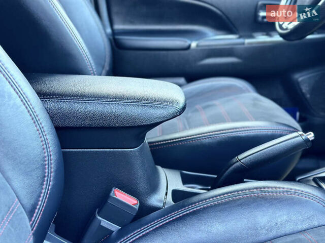 Синий Мицубиси Outlander Sport, объемом двигателя 2.4 л и пробегом 172 тыс. км за 14200 $, фото 46 на Automoto.ua