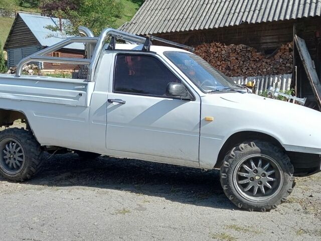 Білий Москвич / АЗЛК 2137, об'ємом двигуна 1 л та пробігом 150 тис. км за 1750 $, фото 4 на Automoto.ua