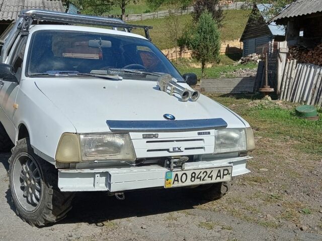 Білий Москвич / АЗЛК 2137, об'ємом двигуна 1 л та пробігом 150 тис. км за 1750 $, фото 3 на Automoto.ua