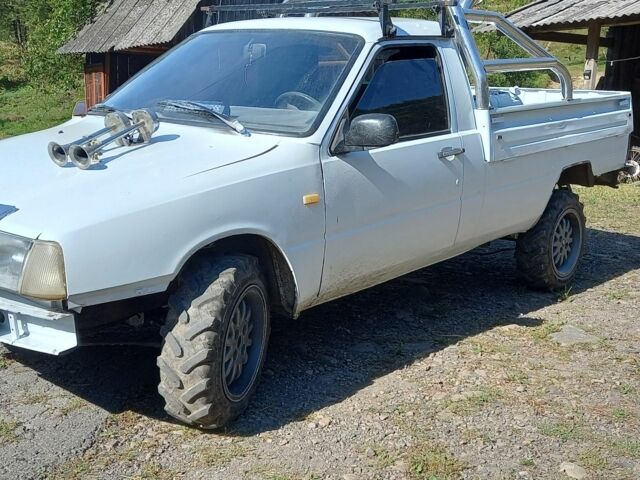 Білий Москвич / АЗЛК 2137, об'ємом двигуна 1 л та пробігом 150 тис. км за 1750 $, фото 2 на Automoto.ua