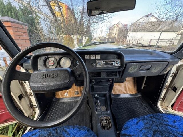 Белый Москвич / АЗЛК 2137, объемом двигателя 0 л и пробегом 300 тыс. км за 500 $, фото 7 на Automoto.ua