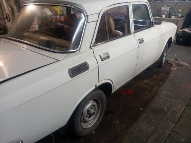 Москвич / АЗЛК 2140 1981 в Шепетовке на Automoto.ua Белый Москвич / АЗЛК 2140, объемом двигателя 1.5 л и пробегом 1 тыс. км за 550 $, фото 5 на Automoto.ua