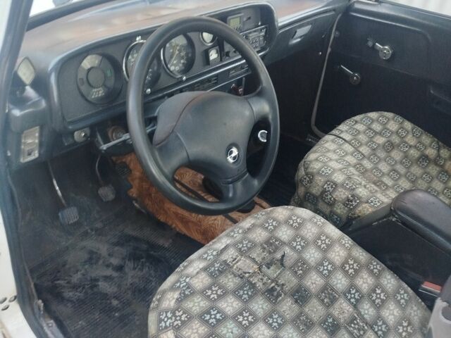 Москвич / АЗЛК 2140 1982 у Богодухове на Automoto.ua Білий Москвич / АЗЛК 2140, об'ємом двигуна 0 л та пробігом 10 тис. км за 400 $, фото 1 на Automoto.ua