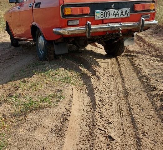 Москвич / АЗЛК 2140 1976 в Каменское - Днепродзержинск на Automoto.ua Красный Москвич / АЗЛК 2140, объемом двигателя 0 л и пробегом 32 тыс. км за 523 $, фото 2 на Automoto.ua