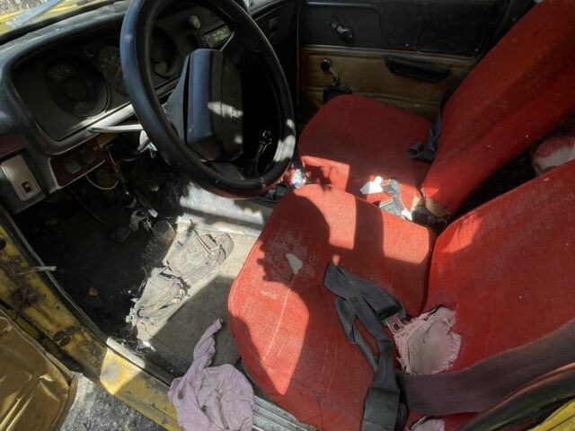 Желтый Москвич / АЗЛК 2140, объемом двигателя 0 л и пробегом 3 тыс. км за 207 $, фото 2 на Automoto.ua