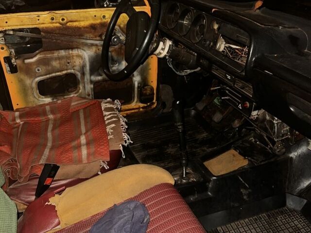 Желтый Москвич / АЗЛК 2140, объемом двигателя 1.5 л и пробегом 200 тыс. км за 203 $, фото 6 на Automoto.ua