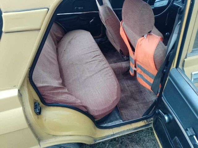 Желтый Москвич / АЗЛК 2140, объемом двигателя 0 л и пробегом 9 тыс. км за 404 $, фото 7 на Automoto.ua