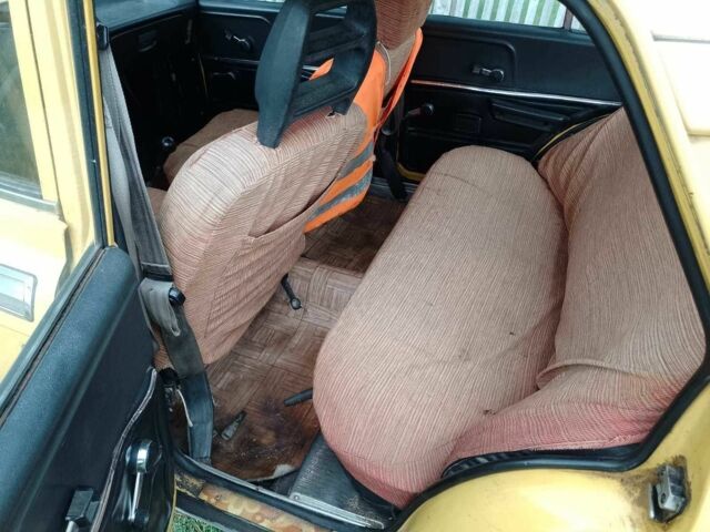 Желтый Москвич / АЗЛК 2140, объемом двигателя 0 л и пробегом 9 тыс. км за 404 $, фото 2 на Automoto.ua