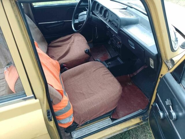 Желтый Москвич / АЗЛК 2140, объемом двигателя 0 л и пробегом 9 тыс. км за 404 $, фото 11 на Automoto.ua