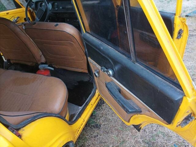 Желтый Москвич / АЗЛК 2140, объемом двигателя 0 л и пробегом 1000 тыс. км за 550 $, фото 10 на Automoto.ua