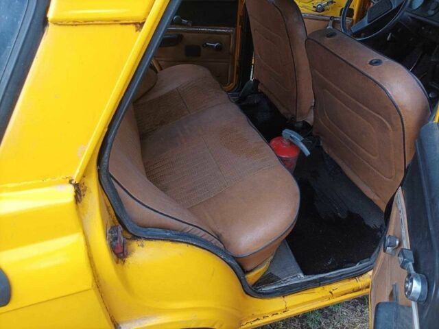 Желтый Москвич / АЗЛК 2140, объемом двигателя 0 л и пробегом 1000 тыс. км за 550 $, фото 9 на Automoto.ua