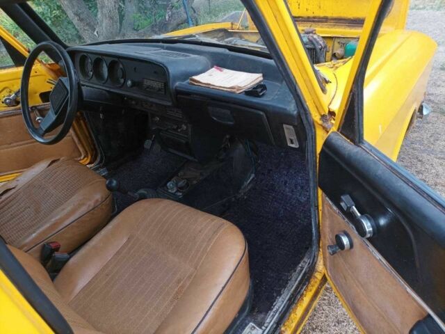 Желтый Москвич / АЗЛК 2140, объемом двигателя 0 л и пробегом 1000 тыс. км за 550 $, фото 6 на Automoto.ua