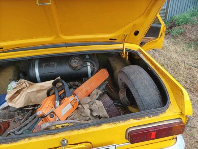 Желтый Москвич / АЗЛК 2140, объемом двигателя 0 л и пробегом 1000 тыс. км за 550 $, фото 11 на Automoto.ua