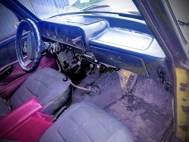 Желтый Москвич / АЗЛК 2140, объемом двигателя 1.5 л и пробегом 100 тыс. км за 355 $, фото 4 на Automoto.ua